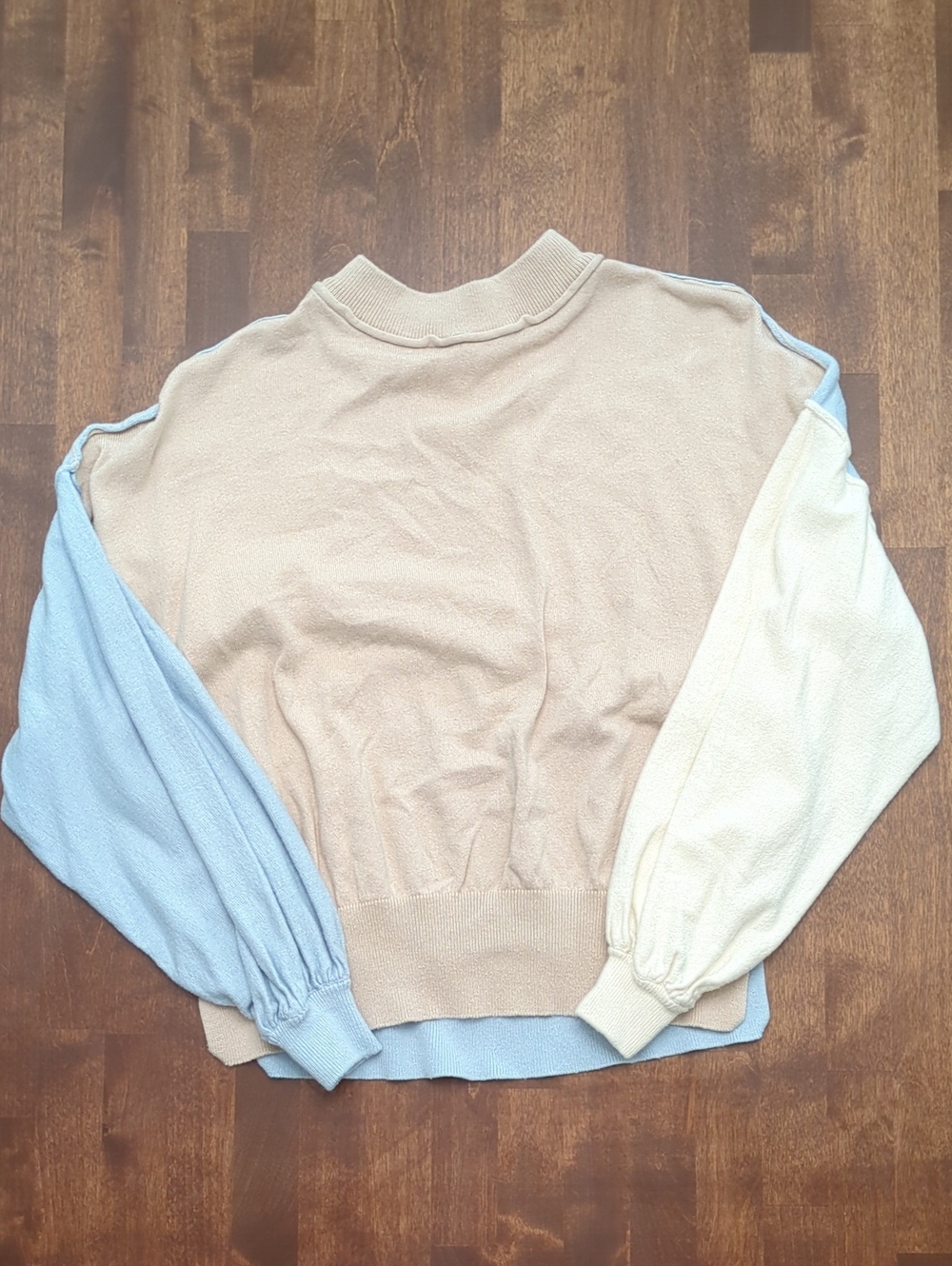Blu Pepper Colorblock Crewneck Sweater in Beige, Light Blue & Cream